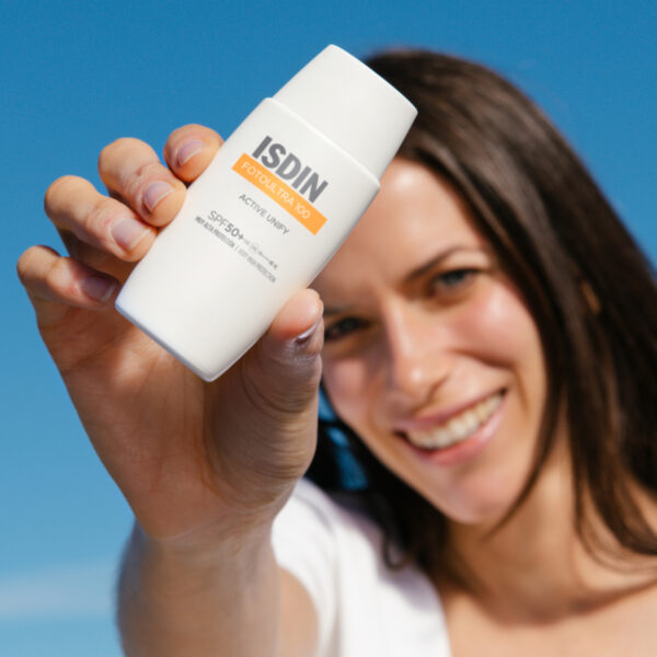 کرم ضدآفتاب اکتیو یونیفای بیرنگ ایزدین | کاهش لک و محافظت بالا SPF50 - Image 2